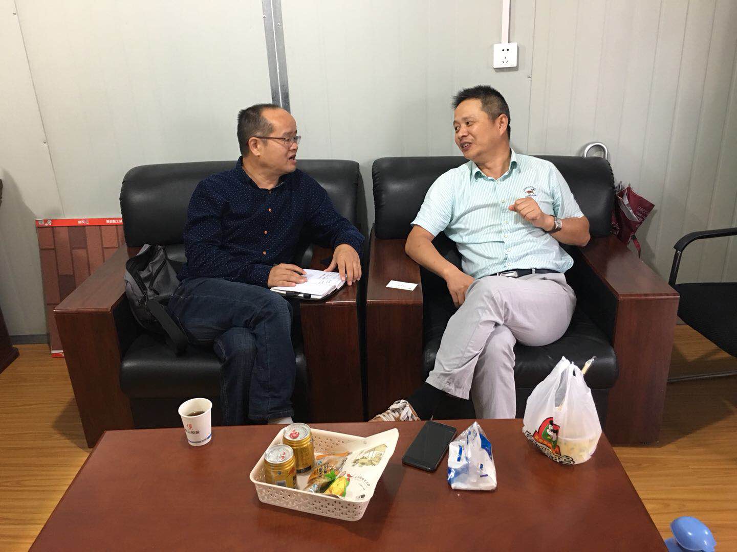 公司副总经理胡志云展开客户回访
